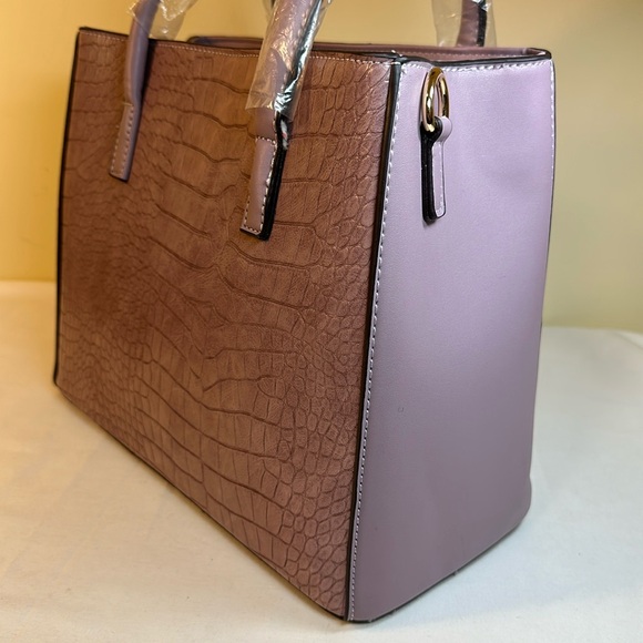 NWT Adrienne Vittadini Lilac Marina Collection Crocodile Tote w/Crossbody Strap - Picture 4 of 13
